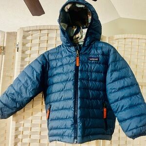 Patagonia Reversable Teal/Polar Bear Patterned Jacket 4t